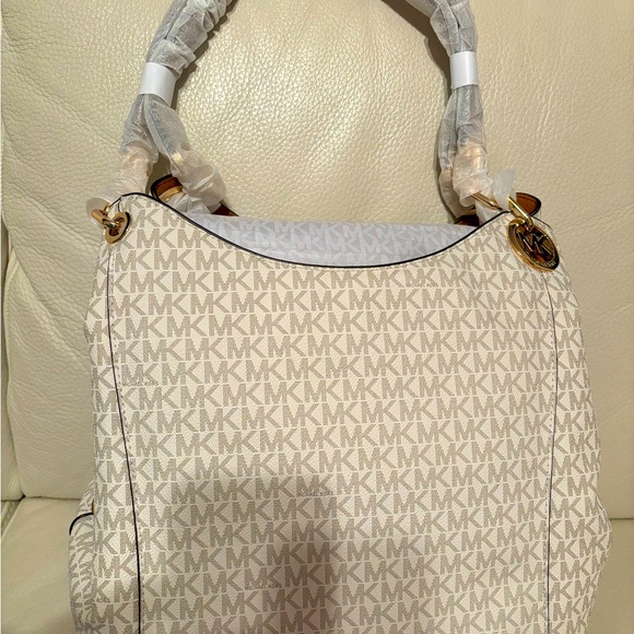 Michael Kors Fulton handbag. Large charm shoulder tote.  Vanilla. - Picture 1 of 16